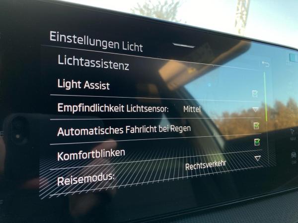 Skoda Fabia Balance 1.0TSI DSG.LED.ASSIST.WINTER.LKR-HEIZ.NAV.AHK-VORB.DAB