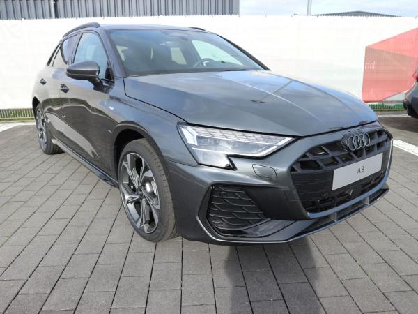 Audi A3 Sportback S line TFSI e S tronic*0,5%*AHK*ACC Audi A3 Sportback S line TFSI e S tronic*0,5%*AHK*ACC