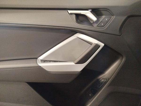 Audi Q3 Sportback 40 TFSI quattro S tronic Navi DAB VC PDC Sitzheizung