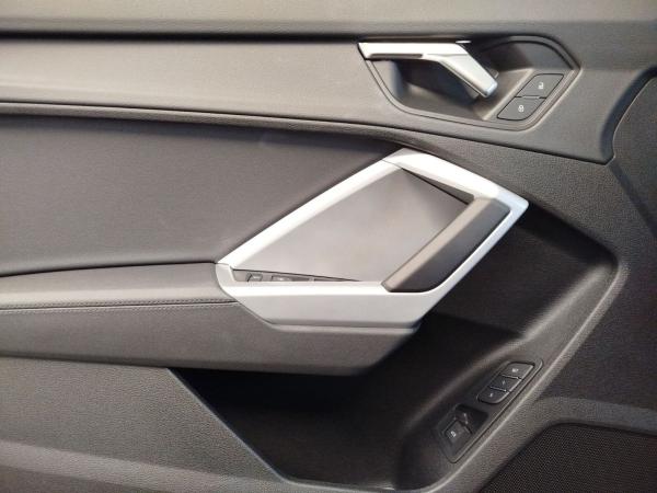 Audi Q3 Sportback 35 TFSI S tronic S line LED Navi DAB VC PDC Sitzheizung