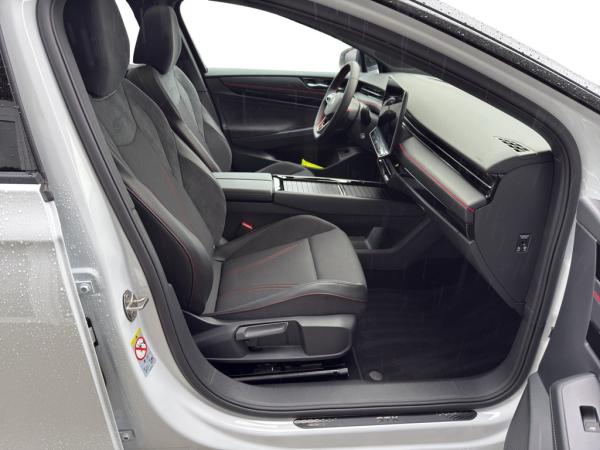 Volkswagen ID.7 GTX Tourer 4MOTION 340 PS 86 KW *AHK*NAV*DCC*PANO*WÄRMEPUMPE*73.555 €