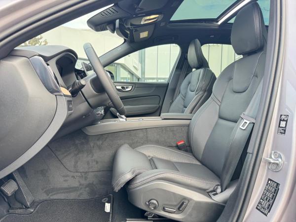 Volvo XC60 T8 AWD ULTRA DARK-360-AHK-B&W-Luft-Pilot-Sofort lieferbar!