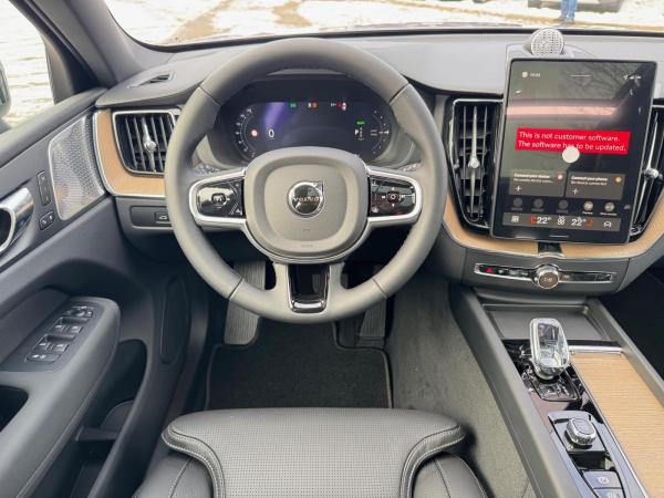 Volvo XC60 T8 AWD ULTRA DARK-360-AHK-B&W-Luft-Pilot-Sofort lieferbar!