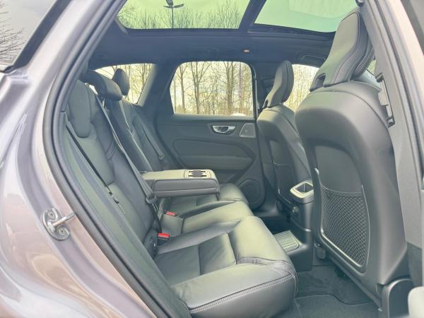 Volvo XC60 T8 AWD ULTRA DARK-360-AHK-B&W-Luft-Pilot-Sofort lieferbar!