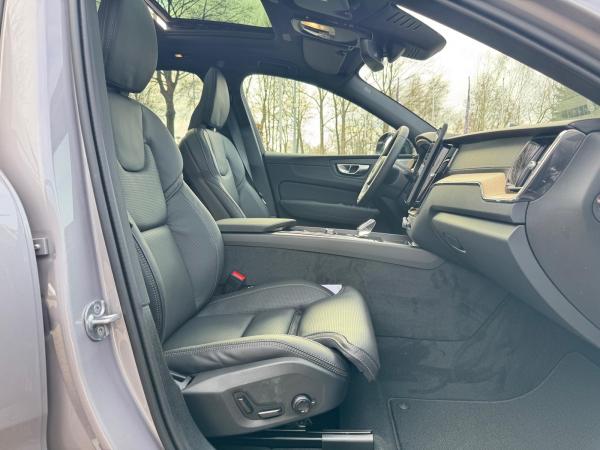 Volvo XC60 T8 AWD ULTRA DARK-360-AHK-B&W-Luft-Pilot-Sofort lieferbar!
