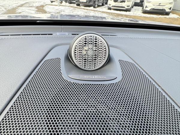 Volvo XC60 T8 AWD ULTRA DARK-360-AHK-B&W-Luft-Pilot-Sofort lieferbar!