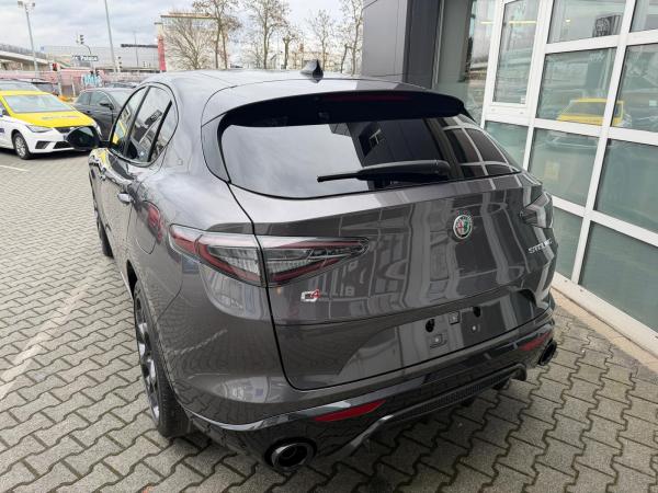 Alfa Romeo Stelvio 2.0 Turbo 16V Q4 AT Veloce Abholung Mannheim