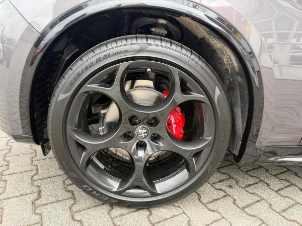 Alfa Romeo Stelvio 2.0 Turbo 16V Q4 AT Veloce Abholung Mannheim