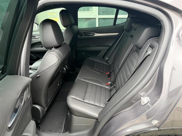 Alfa Romeo Stelvio 2.0 Turbo 16V Q4 AT Veloce Abholung Mannheim