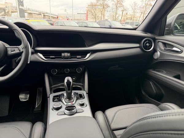 Alfa Romeo Stelvio 2.0 Turbo 16V Q4 AT Veloce Abholung Mannheim