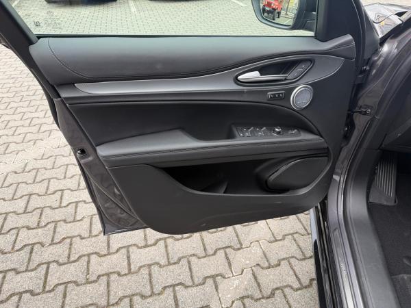 Alfa Romeo Stelvio 2.0 Turbo 16V Q4 AT Veloce Abholung Mannheim
