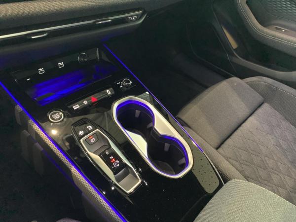 Audi A6 Avant e-hybrid » 299PS ⇒ Ambiente-Lichtpaket plus ⇒ Interieur S line ⇒ Smartphone Interface