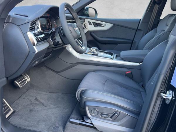 Audi Q8 45 TDI quattro tiptronic+AHK+LUFTFAHRWERK+PANO