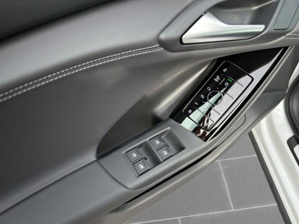 Audi Q6 e-tron SUV performance