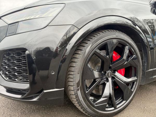 Audi RS Q8 SUV tiptr. Dynamikp. plus Keramik 305 HUD Matrix Pano Memory AHK SHZ ACC