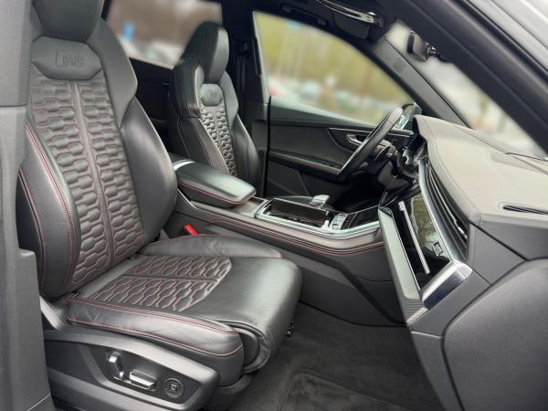 Audi RS Q8 SUV tiptr. Dynamikp. plus Keramik 305 HUD Matrix Pano Memory AHK SHZ ACC