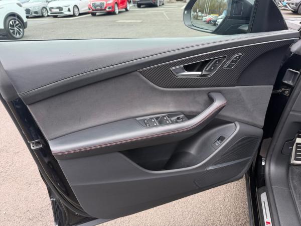 Audi RS Q8 SUV tiptr. Dynamikp. plus Keramik 305 HUD Matrix Pano Memory AHK SHZ ACC