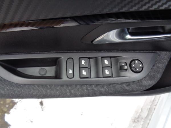 Peugeot 208 Benzin 100 Style Sitzhzg., Klima, PDC hi.,