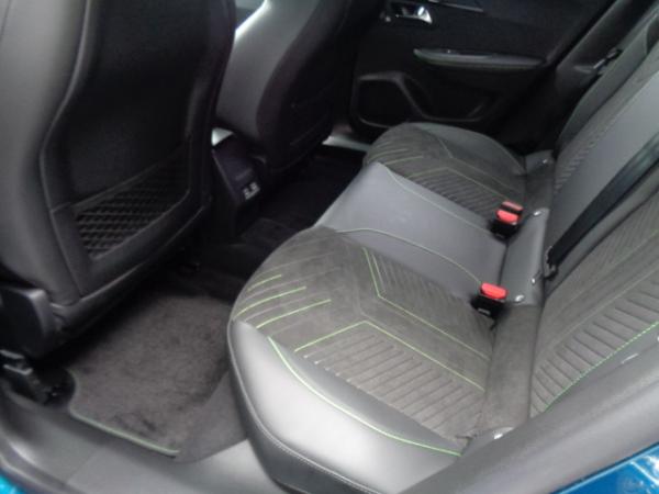 Peugeot 2008 Hybrid 145 e-DSC GT Exclusive Alcantara