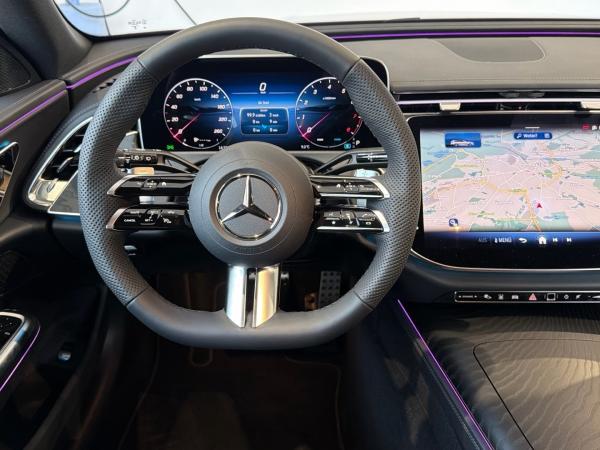 Mercedes-Benz E 200 4M T AMG Night DigitalLight Pano AHK 360°K