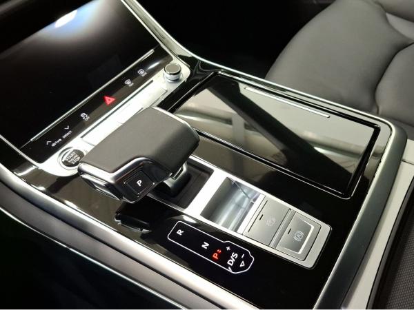 Audi Q8 S-Line Business TFSIe quattro 290kW (UPE:103.610€)