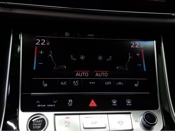 Audi Q8 S-Line Business TFSIe quattro 290kW (UPE:103.610€)