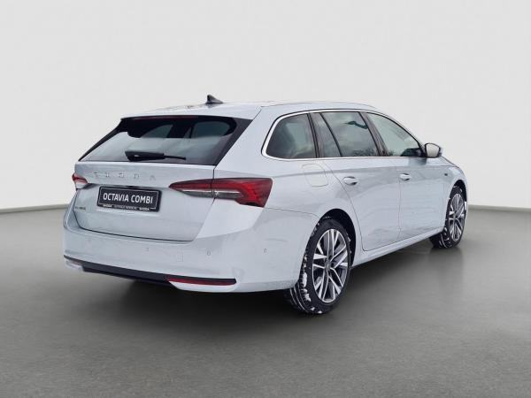 Skoda Octavia Combi 2.0 TDI DSG Tour Pano AHK