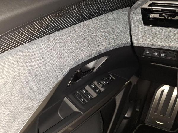 Peugeot 3008 1.2 145 GT ACC+Alcantara+LED+Navi+SHZ+Kam.