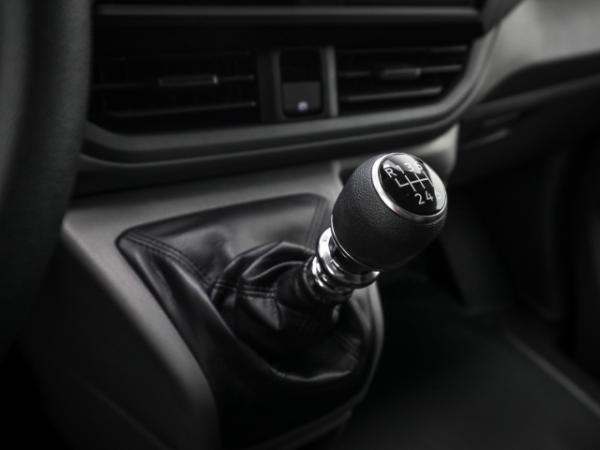 Volkswagen Transporter T7 Kasten 2.0 TDI KR AHK Ganzjahresreifen