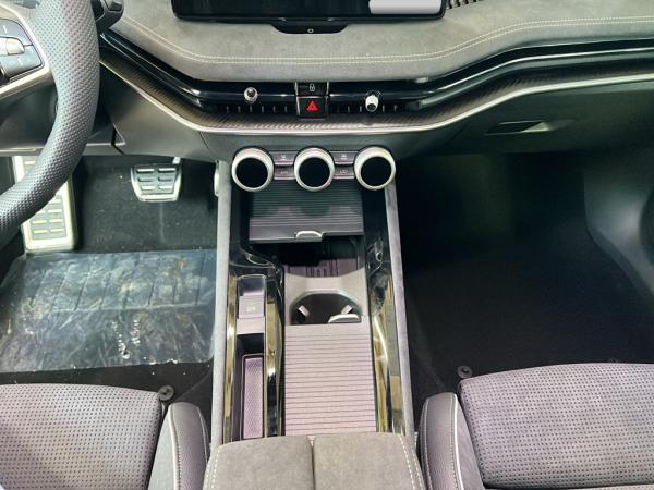 Skoda Superb Combi Sportline 2.0 TDI 4x4 🗓️ MÄRZ-KNALLER für Gewerbekunden 🎉 Skoda Superb Combi Sportline 2.0 TDI 4x4 🗓️ MÄRZ-KNALLER für Gewerbekunden 🎉