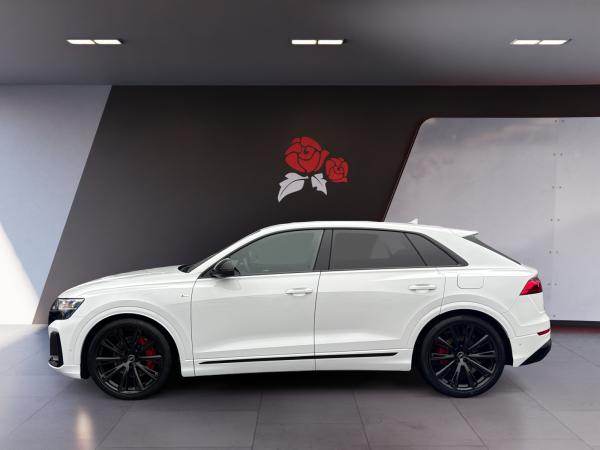 Audi Q8 (4MT)