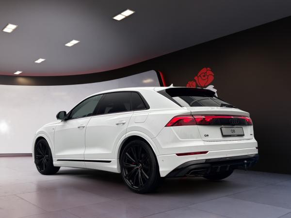 Audi Q8 (4MT)