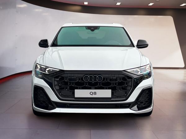 Audi Q8 (4MT)