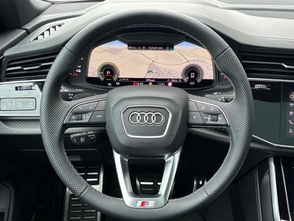 Audi Q8 (4MT)