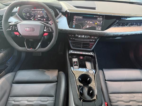 Audi e-tron GT RS (F8P)