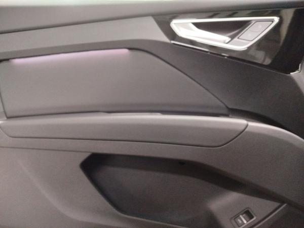 Audi Q4 e-tron Q4 45 e-tron S line Matrix-LED Sonos Navi DAB VC PDC Sitzheizung