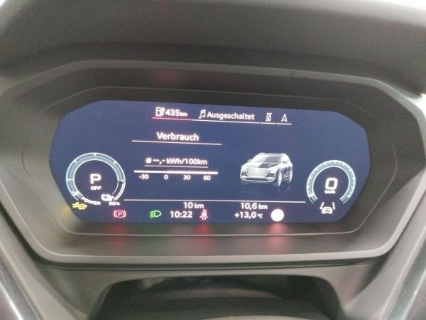 Audi Q4 e-tron Q4 45 e-tron S line Matrix-LED Sonos Navi DAB VC PDC Sitzheizung