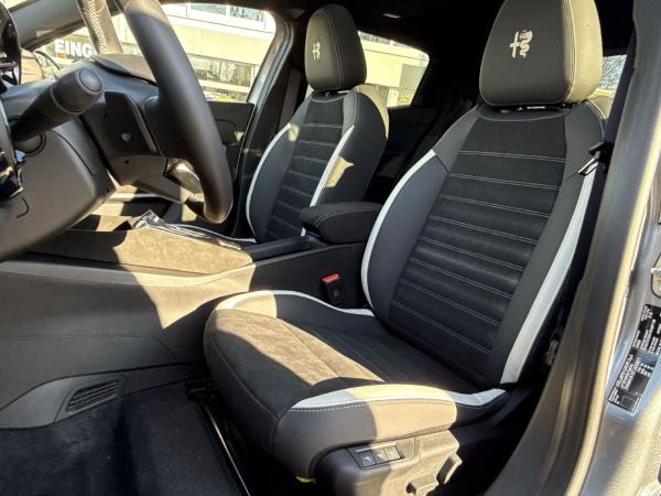 Alfa Romeo Junior 1.2 VGTHybrid Sport Speciale Panoramadach