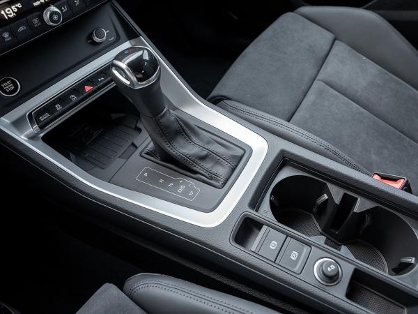 Audi Q3 35 TFSI S tronic AHK Navi LED Ganzjahresreifen