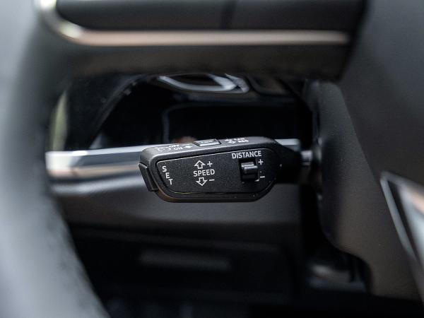 Audi Q3 35 TFSI S tronic AHK Navi LED Ganzjahresreifen