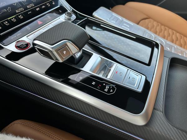 Audi RS Q8 performance *-22% RS//Offensive*