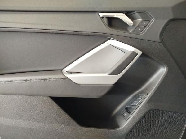 Audi Q3 Sportback 35 TFSI S tronic S line LED Navi DAB VC PDC Sitzheizung