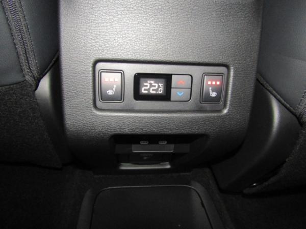 Mitsubishi Outlander Plug-in Hybrid 2.4L TOP AHK NAVI LEDER SHZ ACC PDC RFK PANORAMA