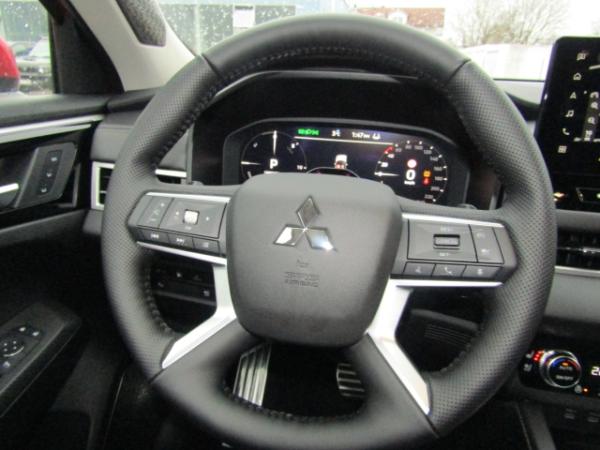 Mitsubishi Outlander Plug-in Hybrid 2.4L TOP AHK NAVI LEDER SHZ ACC PDC RFK PANORAMA