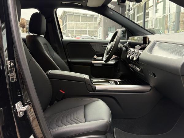 Mercedes-Benz GLA 180 d Progressive Distronic Panorama 360°-K.