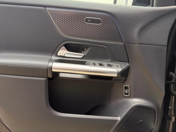 Mercedes-Benz GLA 180 d Progressive Distronic Panorama 360°-K.