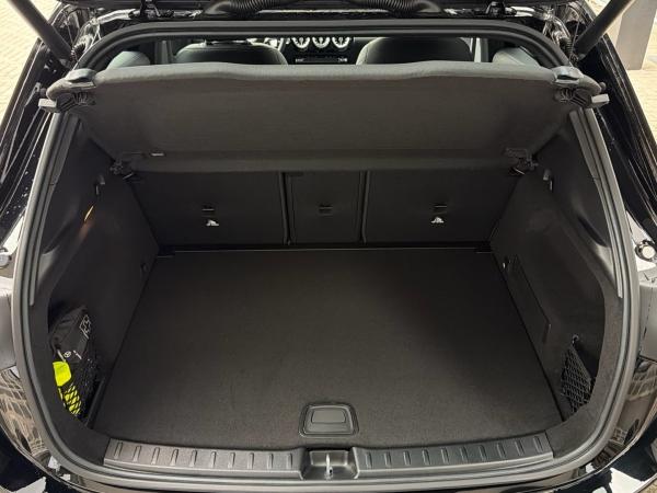 Mercedes-Benz GLA 180 d Progressive Distronic Panorama 360°-K.