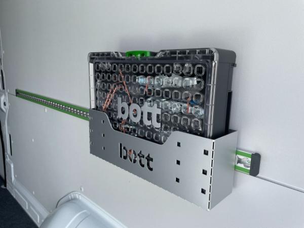 Renault Master dCi150 L3H2 BOTT-Innenausbau Navigation