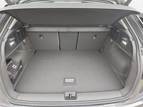 Audi Q2 35 TFSI S line AHK Matrix LM 18" Navi PDC+RFK