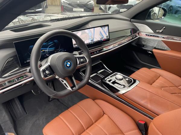 BMW 750 e xDrive Limo M Sport || DrivingAssProf 360°
